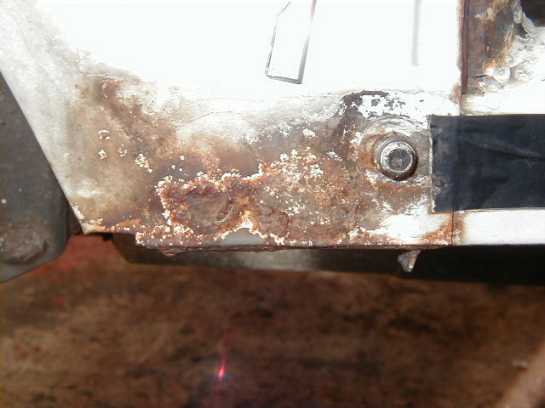 Picture 4 Rusted front end of the rocker panel