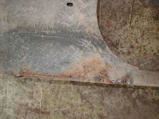 Picture 5 Rust near the rear axle mounts