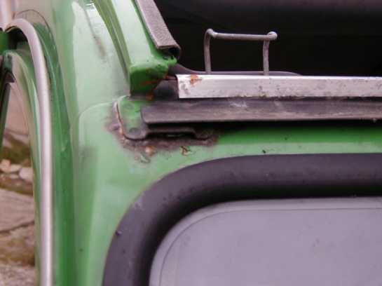 Picture 5 Rust under the attachment for the old top