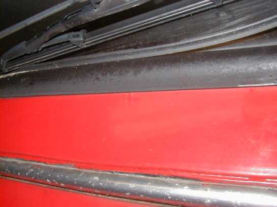 Picture 1 Very small spot of beginning rust on the windshield frame