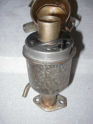 Open oil inlet with breather valve